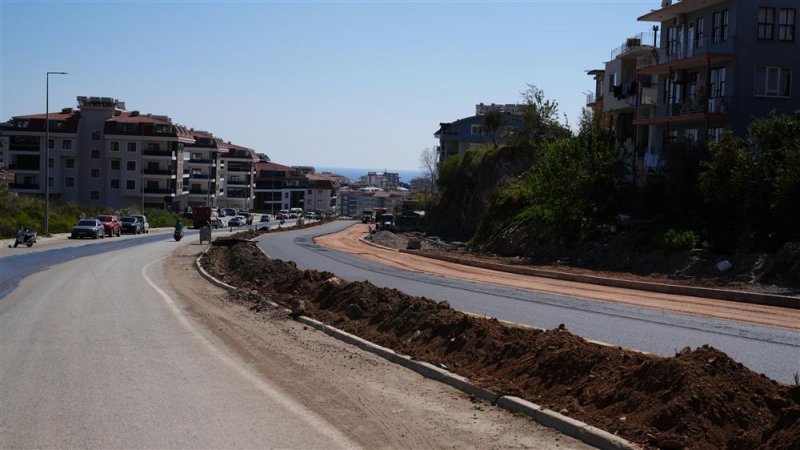 Mamadı yolu’nda çalışmalar çok yönlü sürüyor