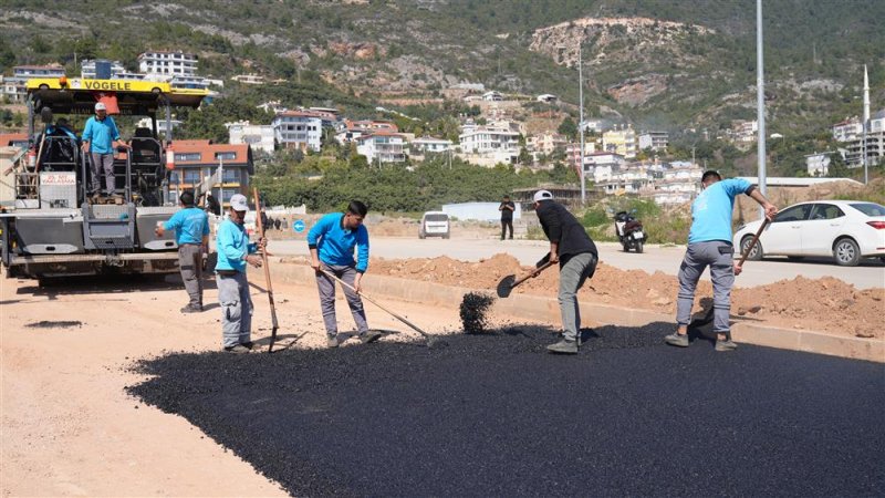 Mamadı yolu’nda çalışmalar çok yönlü sürüyor