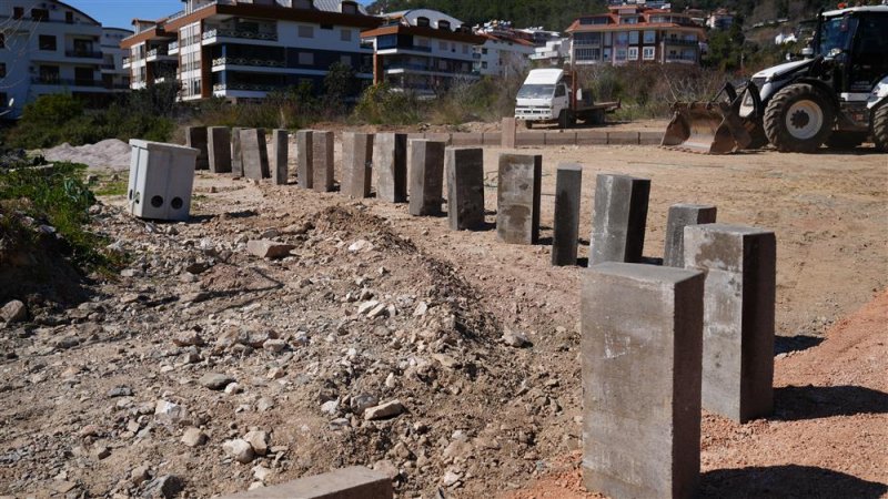 Mamadı yolu’nda çalışmalar çok yönlü sürüyor