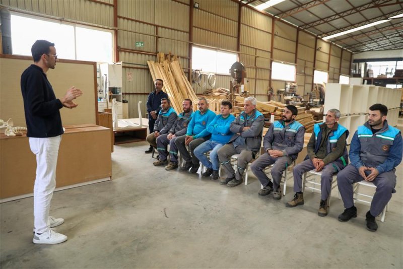 Marangozhane personeline işitme taraması ve ergonomi eğitimi
