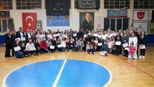 Zeybek kurslarının ikinci dönemi sertifika töreniyle tamamlandı