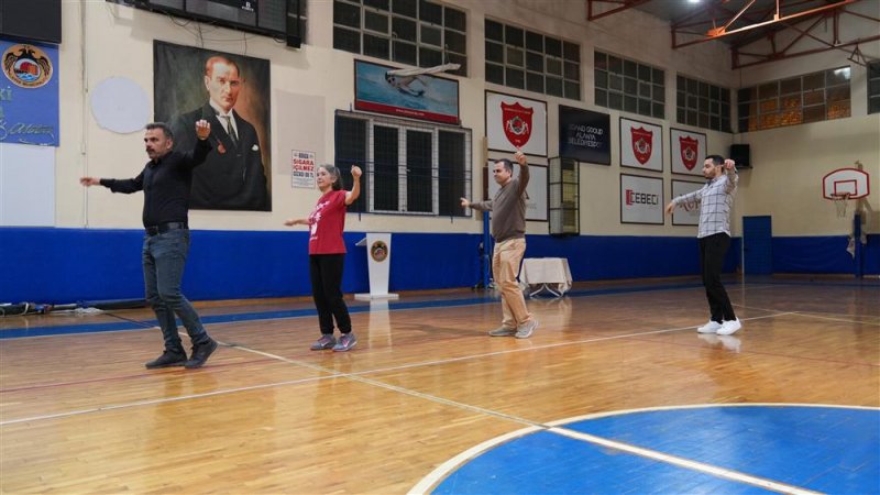 Zeybek kurslarının ikinci dönemi sertifika töreniyle tamamlandı