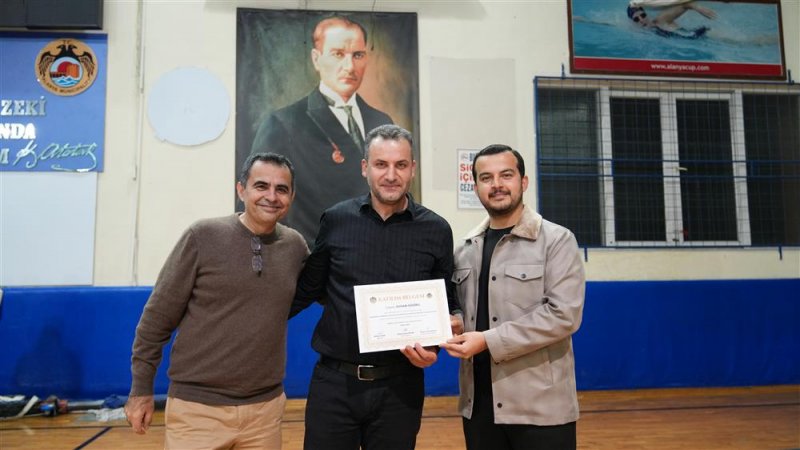 Zeybek kurslarının ikinci dönemi sertifika töreniyle tamamlandı