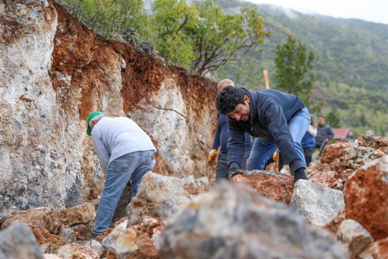 Akçatı’da imece usulüyle büyük hizmet