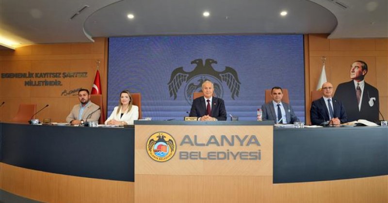 Alanya belediye meclisi'nden faaliyet raporuna onay başkan özçelik: bu kente yüzümüzü değil gönlümüzü döndük