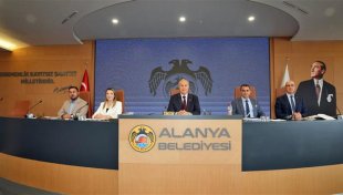 Alanya belediye meclisi'nden faaliyet raporuna onay başkan özçelik: bu kente yüzümüzü değil gönlümüzü döndük