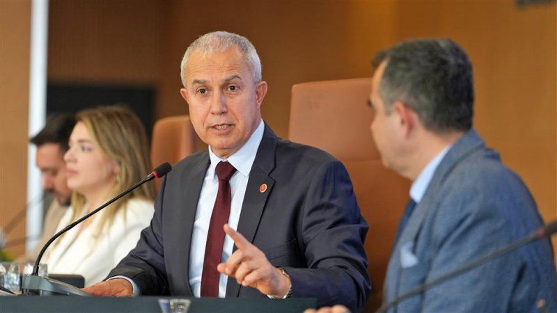 Alanya belediye meclisi'nden faaliyet raporuna onay başkan özçelik: bu kente yüzümüzü değil gönlümüzü döndük