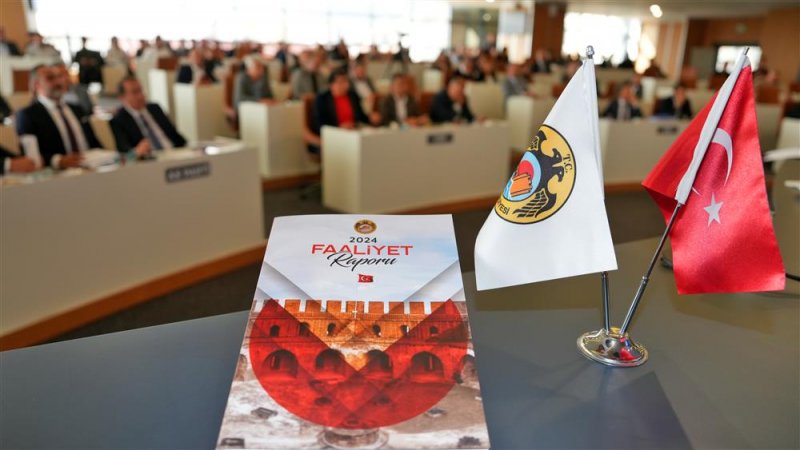 Alanya belediye meclisi'nden faaliyet raporuna onay başkan özçelik: bu kente yüzümüzü değil gönlümüzü döndük