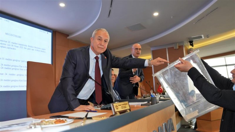 Alanya belediye meclisi'nden faaliyet raporuna onay başkan özçelik: bu kente yüzümüzü değil gönlümüzü döndük