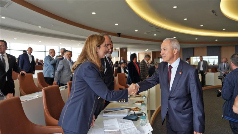Alanya belediye meclisi'nden faaliyet raporuna onay başkan özçelik: bu kente yüzümüzü değil gönlümüzü döndük