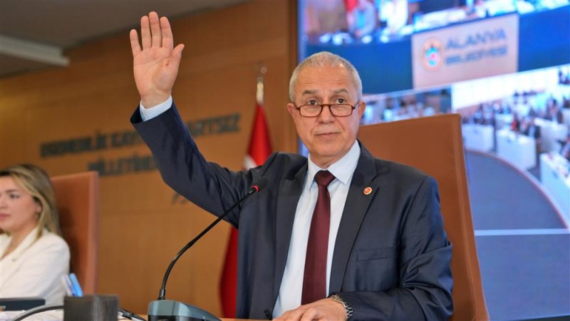 Alanya belediye meclisi'nden faaliyet raporuna onay başkan özçelik: bu kente yüzümüzü değil gönlümüzü döndük