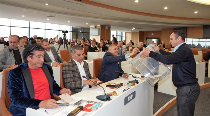Alanya belediye meclisi'nden faaliyet raporuna onay başkan özçelik: bu kente yüzümüzü değil gönlümüzü döndük