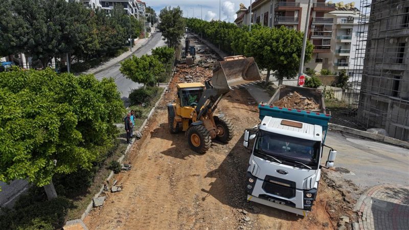 Alanya belediyesi teras yolu’nda sıcak asfalt çalışmalarına başladı