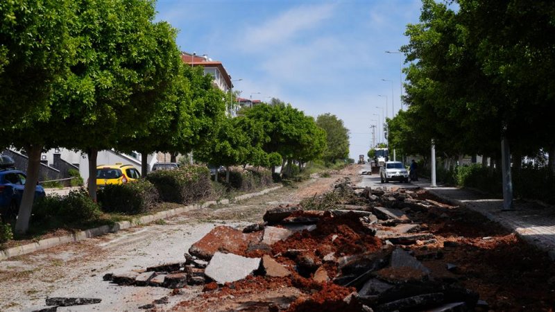 Alanya belediyesi teras yolu’nda sıcak asfalt çalışmalarına başladı