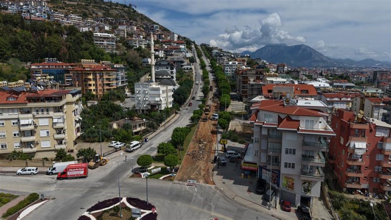 Alanya belediyesi teras yolu’nda sıcak asfalt çalışmalarına başladı