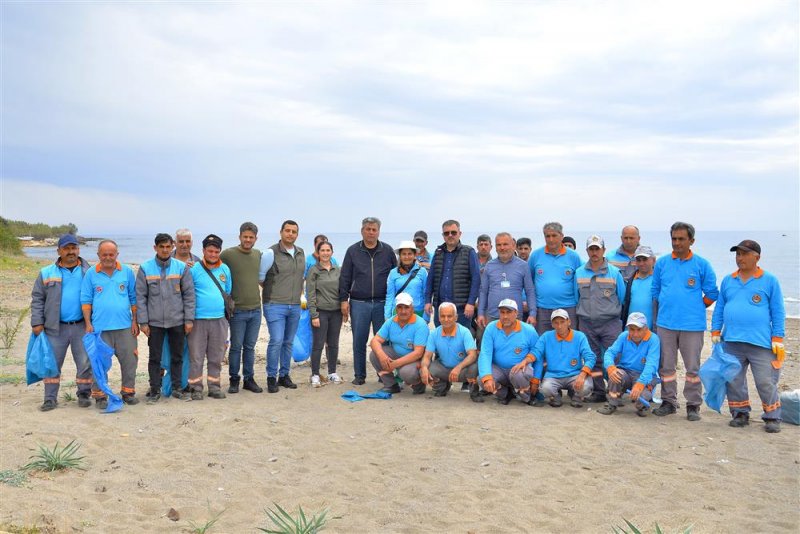 Alanya’da sahil temizliği: kum zambakları ve caretta carettalar koruma altında