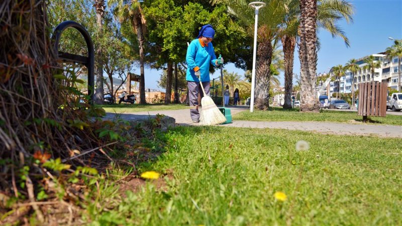 Alanya’da temizliğe kadın eli değdi
