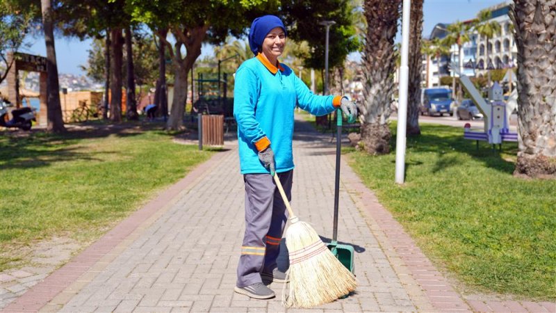 Alanya’da temizliğe kadın eli değdi