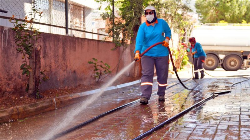Alanya’da temizliğe kadın eli değdi