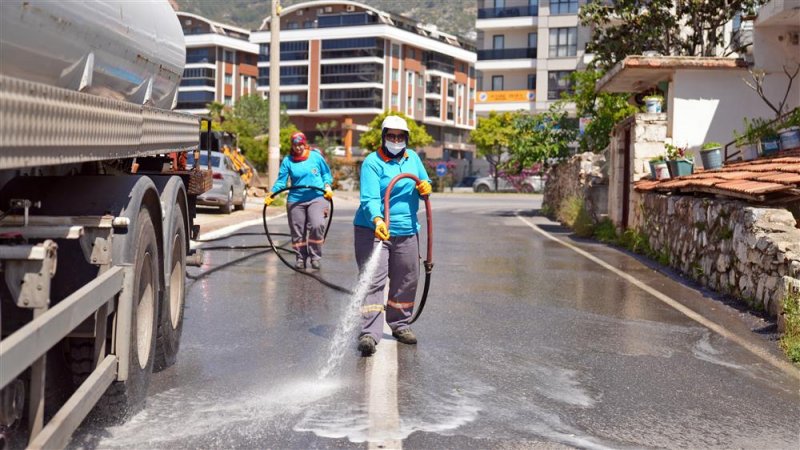 Alanya’da temizliğe kadın eli değdi