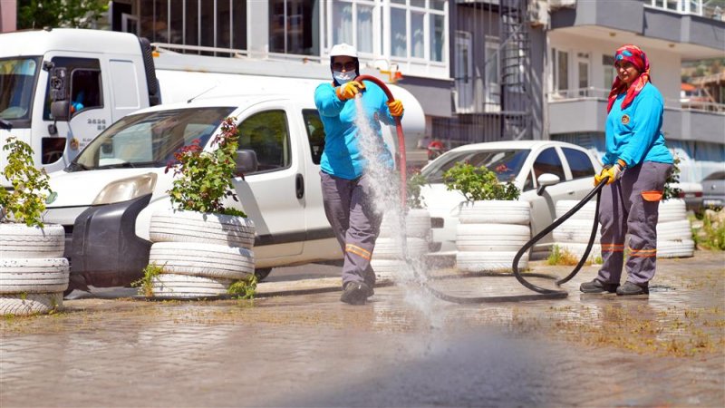 Alanya’da temizliğe kadın eli değdi