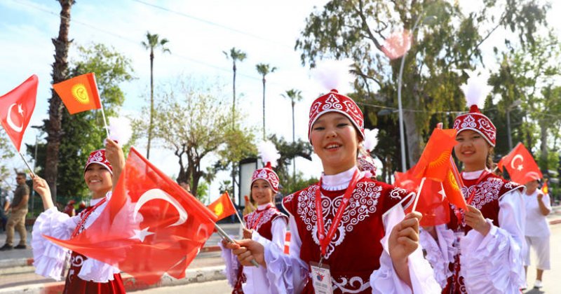 Antalya Sokakları Dünya Çocuklarıyla Renklendi