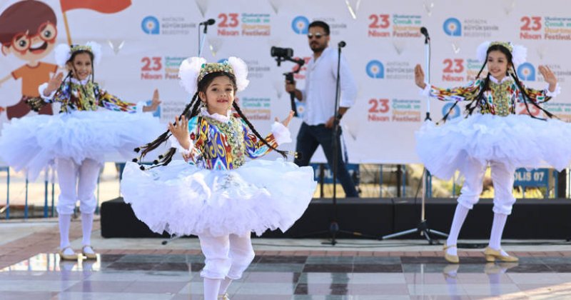Antalyalı Çocuklar 23 Nisan’ı Dolu Dolu Kutluyor