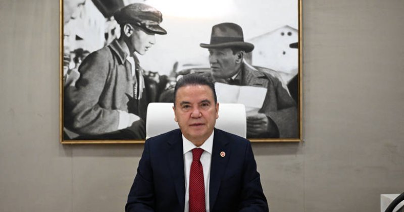 Başkan Muhittin Böcek’in 23 Nisan Mesajı
