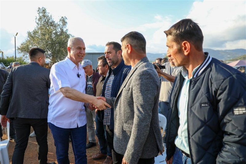 Başkan özçelik elikesik mahalle sakinleriyle buluştu