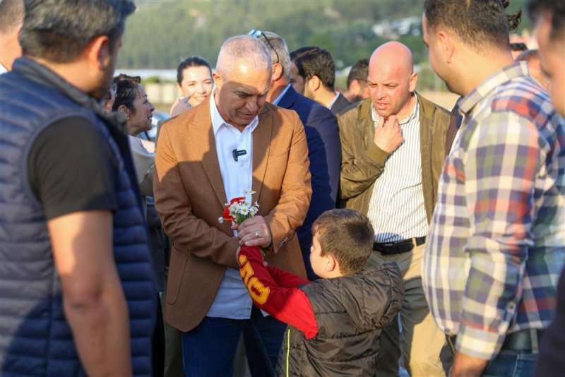 Başkan özçelik elikesik mahalle sakinleriyle buluştu