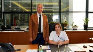 Başkan özçelik koltuğunu sudenaz’a devretti