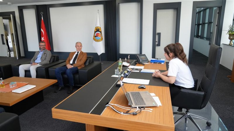 Başkan özçelik koltuğunu sudenaz’a devretti