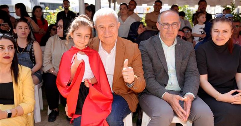 Başkan özçelik miniklerin 23 nisan coşkusuna ortak oldu