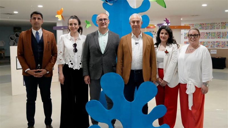 Başkan özçelik miniklerin 23 nisan coşkusuna ortak oldu