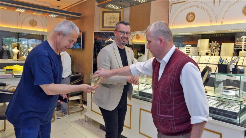 Başkan özçelik’ten esnaflara ziyaret