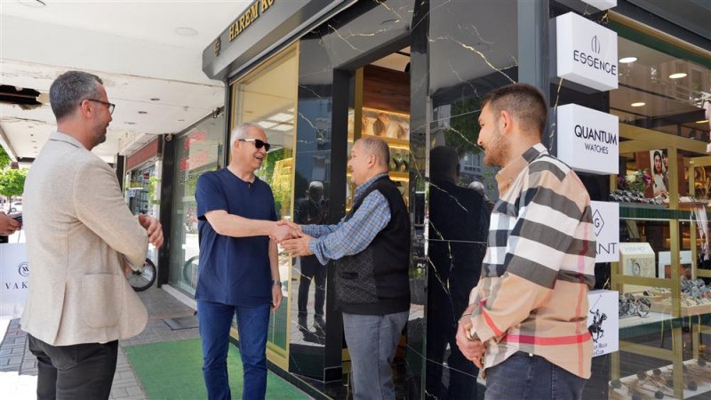 Başkan özçelik’ten esnaflara ziyaret