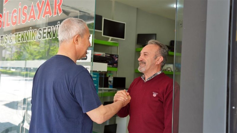 Başkan özçelik’ten esnaflara ziyaret