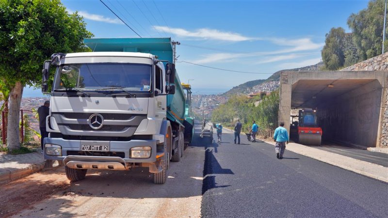 Başkan özçelik teras’taki asfalt çalışmasını yerinde inceledi