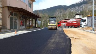 Büyükşehir Belediyesi’nden Gündoğmuş’a Sıcak Asfalt