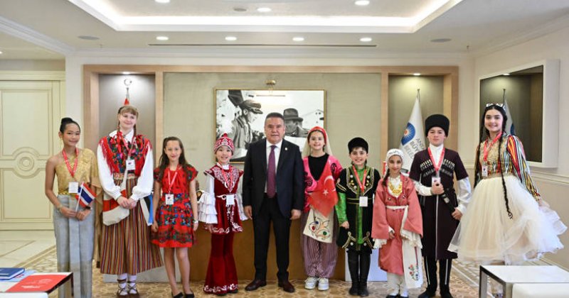 Dünya Çocukları Başkan Muhittin Böcek’i Ziyaret Etti