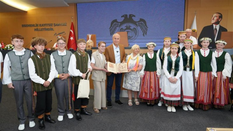 Kardeş şehir çocuklarından başkan özçelik'e ziyaret