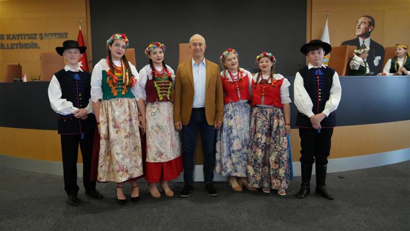 Kardeş şehir çocuklarından başkan özçelik'e ziyaret