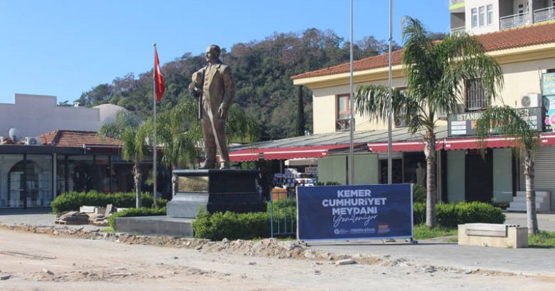 Kemer Cumhuriyet Meydanı Turizm Sezonuna Hazırlanıyor