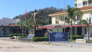 Kemer Cumhuriyet Meydanı Turizm Sezonuna Hazırlanıyor