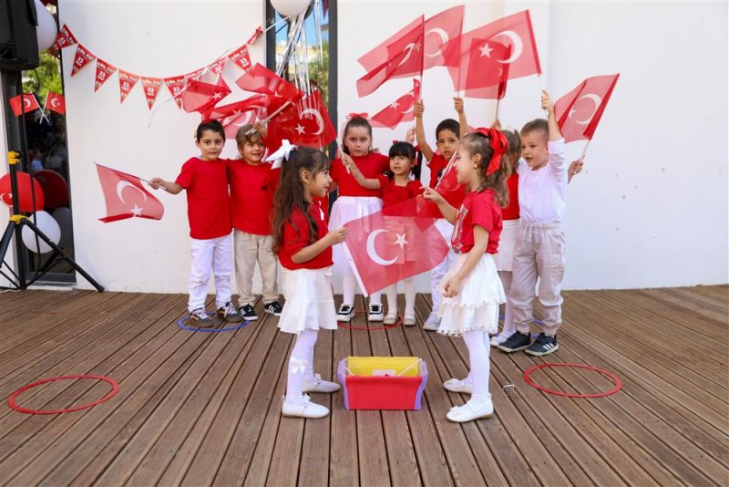 Mahmutlar hanife cebeci kreşi’nde 23 nisan coşkusu