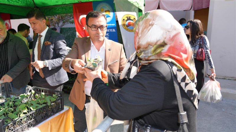 Ücretsiz su kabağı ve lif fidesi dağıtımı başladı