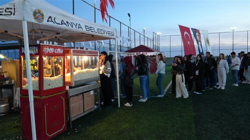 Üniversiteliler açık hava sinema festivali’nde buluştu