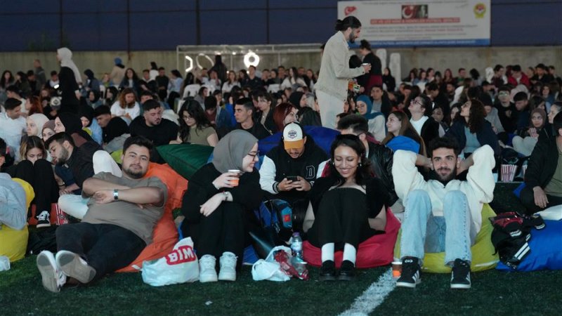 Üniversiteliler açık hava sinema festivali’nde buluştu