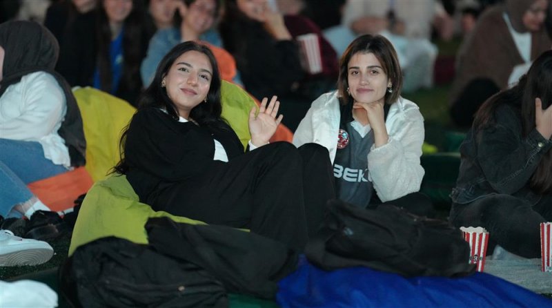 Üniversiteliler açık hava sinema festivali’nde buluştu