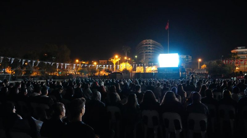 Üniversiteliler açık hava sinema festivali’nde buluştu
